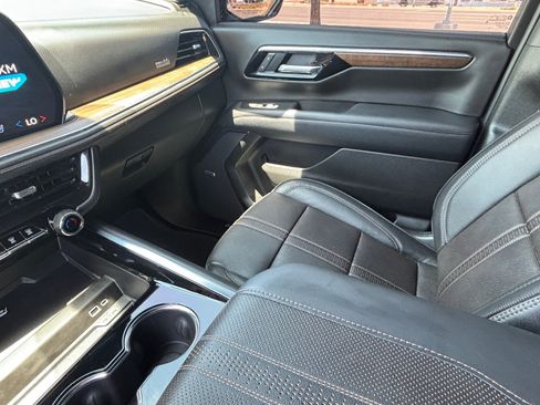 Used 2025 Chevrolet Tahoe High Country AWD/4WD image 18