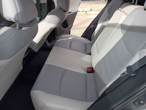 Used 2021 Toyota RAV4 Limited image 16