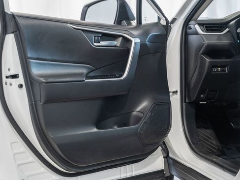 Used 2025 Toyota RAV4 XLE image 32