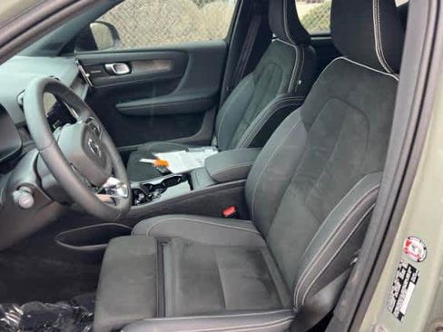 Used 2023 Volvo XC40 Recharge Ultimate w/ Protection Package Premier image 2