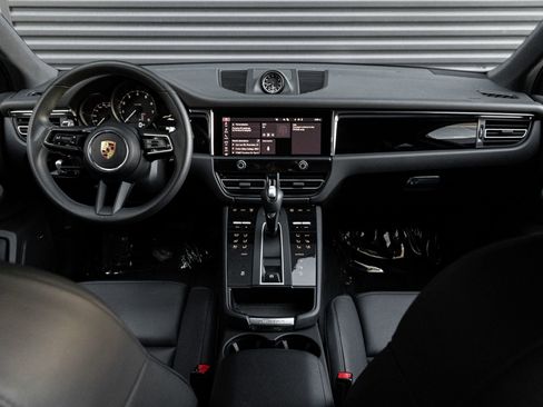 Certified 2025 Porsche Macan image 15