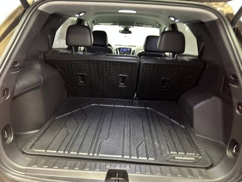 Used 2024 Chevrolet Equinox Premier FWD image 24