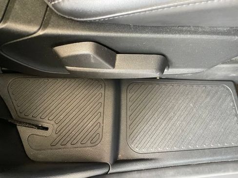 Used 2022 Ford Explorer XLT w/ Equipment Group 202A AWD/4WD image 47