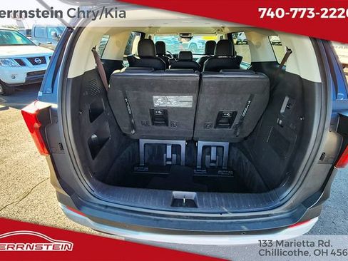 Used 2025 Kia Carnival FWD image 27