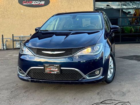 Used 2018 Chrysler Pacifica Touring Plus image 1