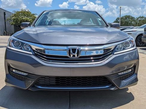 Used 2017 Honda Accord EX image 3