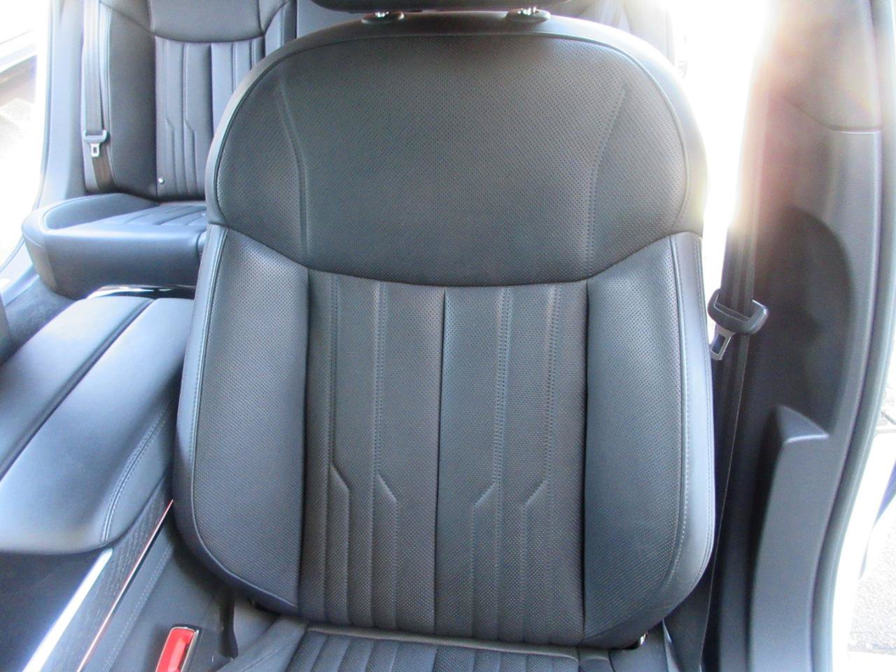 Used 2025 Audi A8 L 3.0T w/ EXECUTIVE PACKAGE w/ Executive Package AWD/4WD image 12