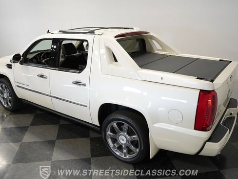 Used 2009 Cadillac Escalade EXT image 11