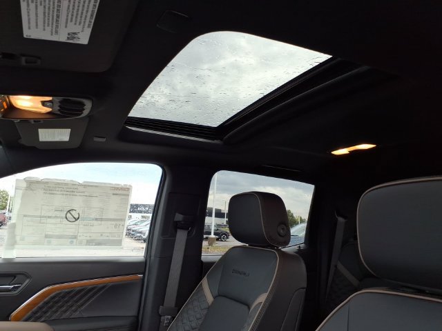 New 2026 GMC Canyon Denali w/ LPO, Denali Black Edition AWD/4WD image 15
