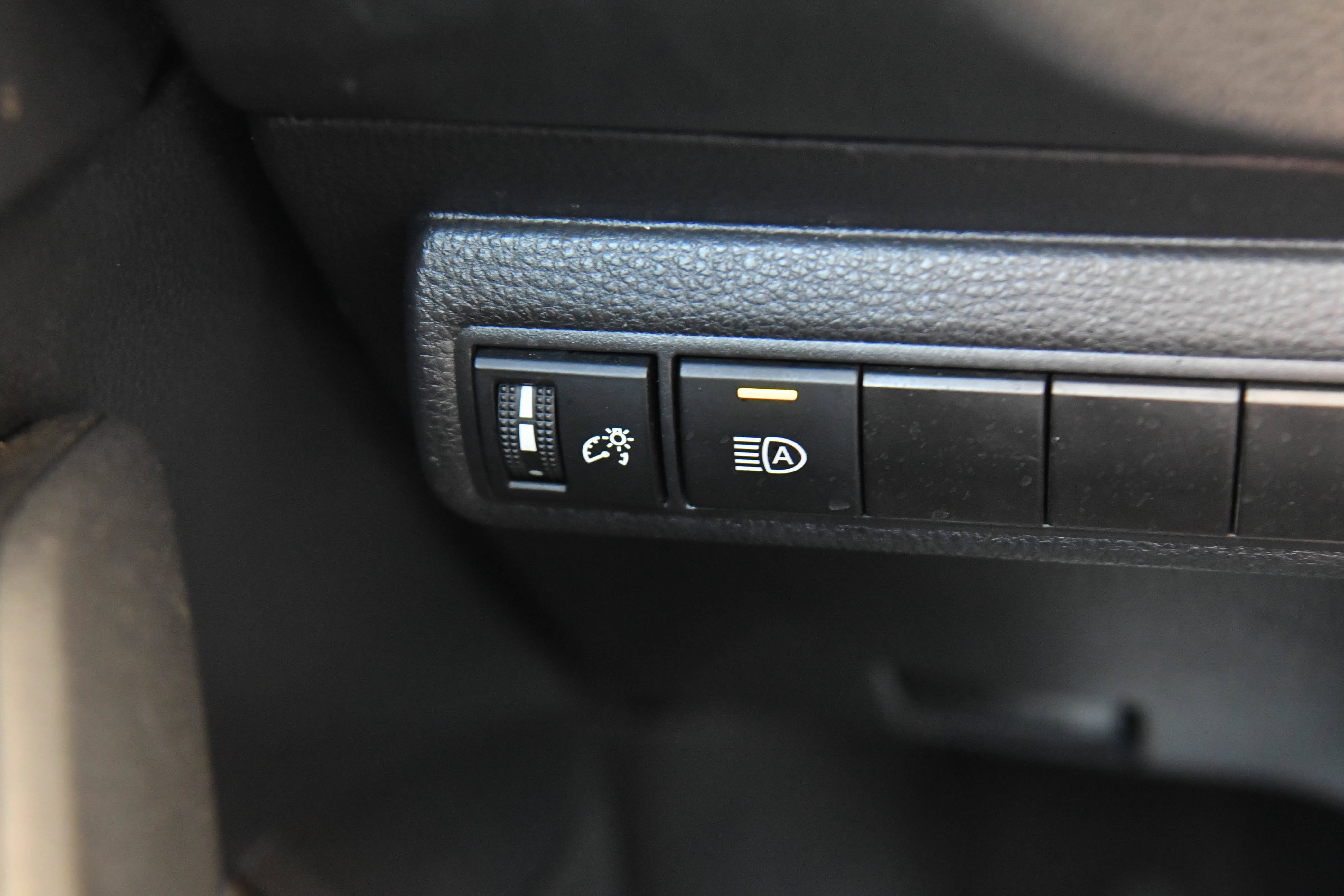 Used 2025 Toyota Corolla LE FWD image 31