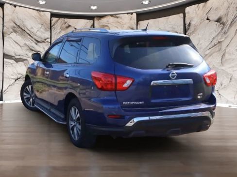 Used 2018 Nissan Pathfinder SV image 8