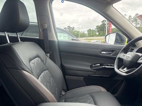 New 2026 Nissan Pathfinder Platinum AWD/4WD image 13