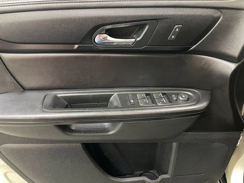 Used 2014 GMC Acadia SLE FWD image 24