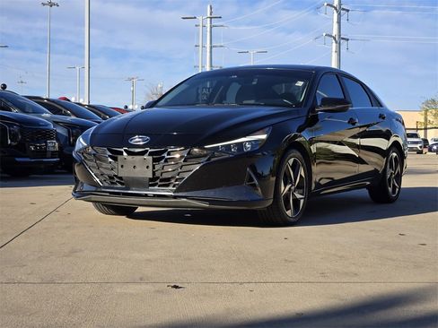 Used 2023 Hyundai Elantra Limited image 2