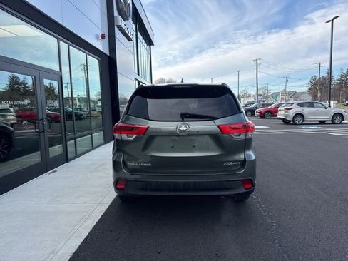 Used 2018 Toyota Highlander XLE image 4
