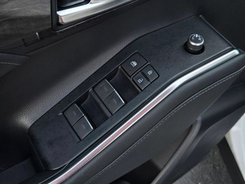 Used 2022 Toyota Highlander Limited AWD/4WD image 9
