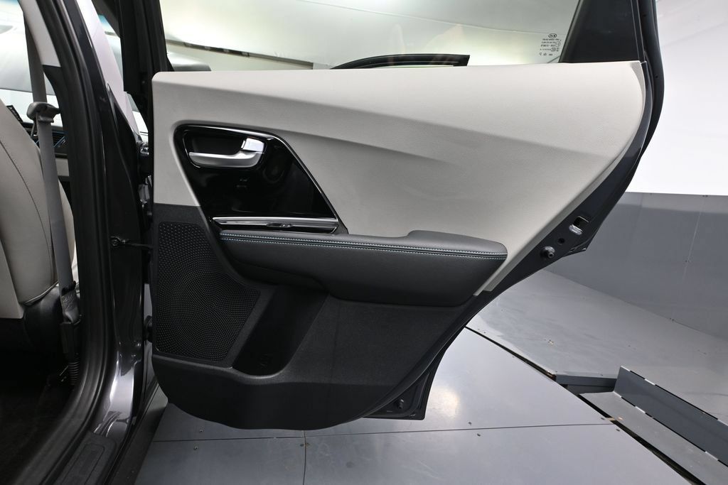 Used 2019 Kia Niro EX FWD image 32