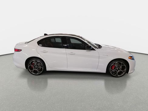 New 2025 Alfa Romeo Giulia w/ Veloce Package AWD image 4