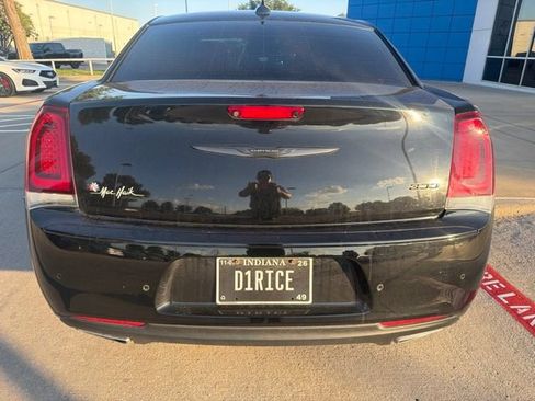 Used 2022 Chrysler 300 Touring L RWD image 6