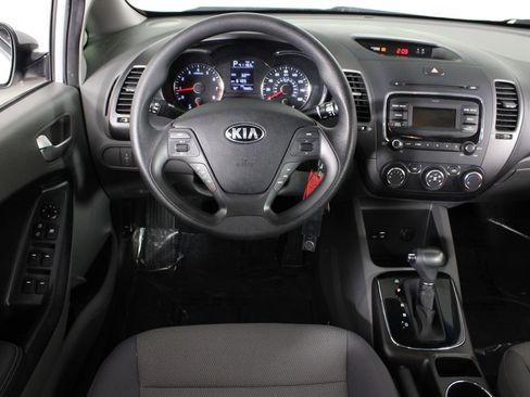 Used 2017 Kia Forte LX image 6