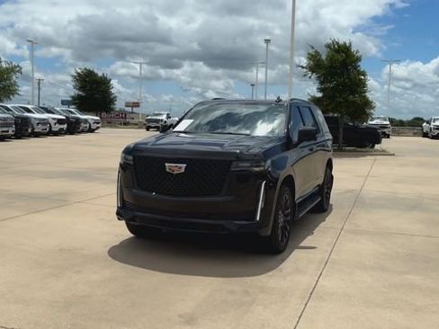Used 2023 Cadillac Escalade Premium Luxury w/ LPO, Illumination Package AWD/4WD image 4