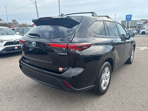 Used 2024 Toyota Highlander LE image 10