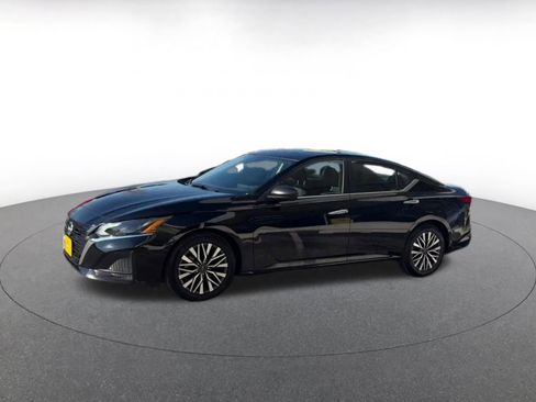 Used 2025 Nissan Altima 2.5 SV image 8