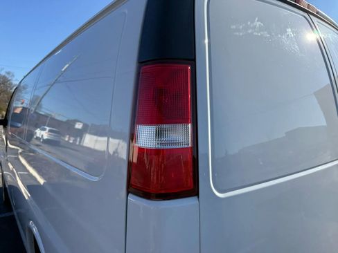 Used 2022 GMC Savana 2500 Regular Van 3D w/ Communications Package image 17