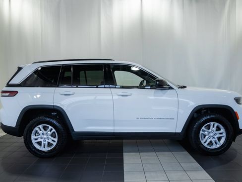 Certified 2024 Jeep Grand Cherokee Laredo w/ Luxury Tech Group I AWD/4WD image 3