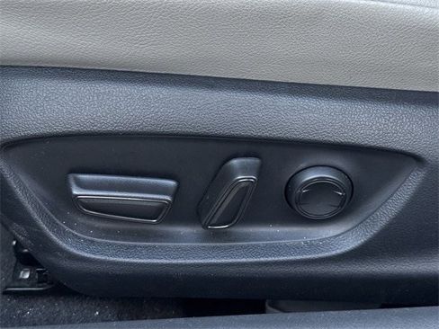 Used 2024 Toyota Camry SE image 25