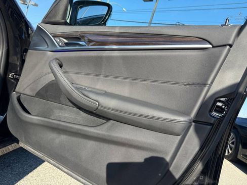 Used 2020 BMW 530e image 27