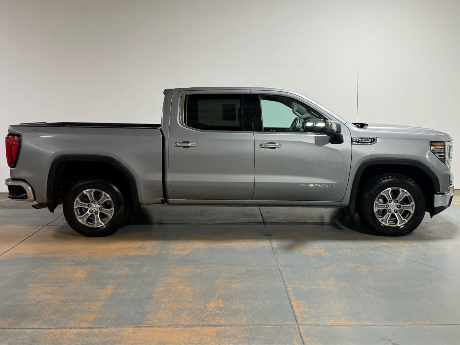 Used 2024 GMC Sierra 1500 SLT AWD/4WD image 6