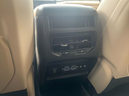 Used 2025 Jeep Grand Cherokee Limited w/ Black Appearance Package AWD/4WD image 26