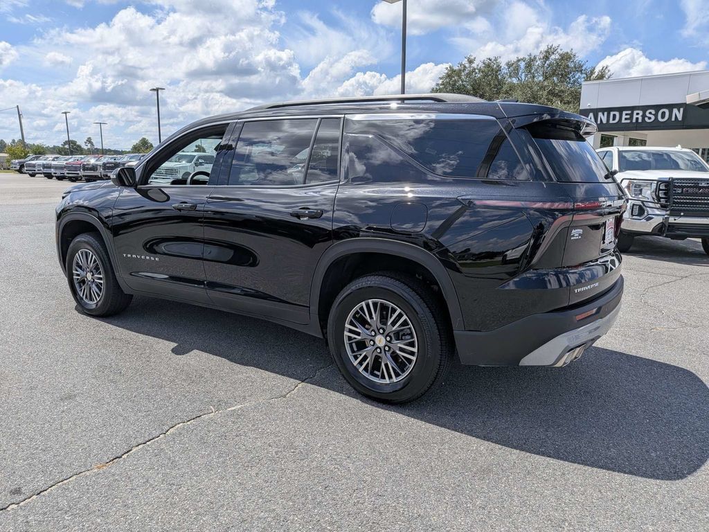 Used 2026 Chevrolet Traverse LT FWD image 4