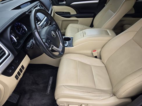 Used 2018 Toyota Highlander XLE image 9