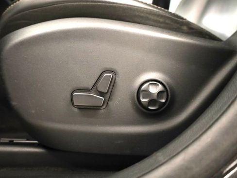 Used 2018 Jeep Cherokee Limited image 11