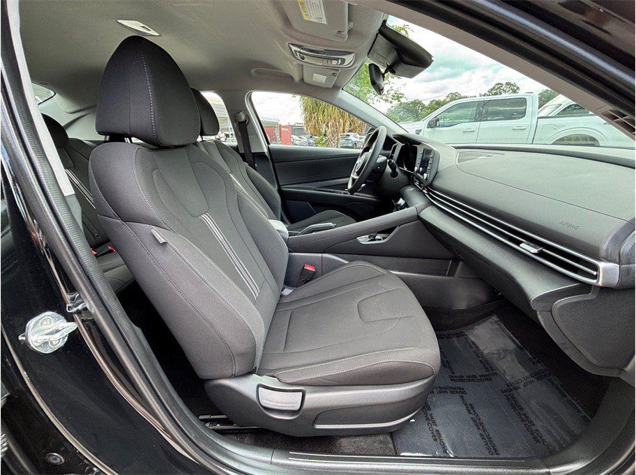 Used 2023 Hyundai Elantra SEL FWD image 35