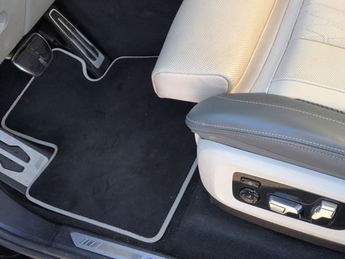 Certified 2024 BMW X7 xDrive40i w/ Executive Package image 17