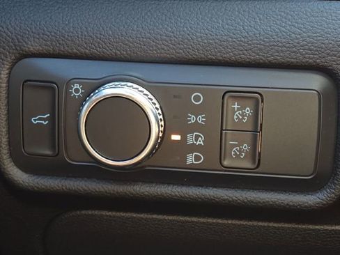 Used 2022 Ford Explorer XLT image 27