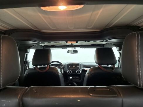 Used 2017 Jeep Wrangler Unlimited Rubicon w/ Max Tow Package image 9