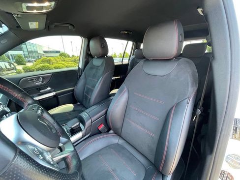 Used 2021 Mercedes-Benz GLB 250 4MATIC image 22