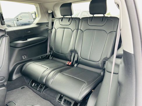 Used 2023 Jeep Grand Cherokee L Limited w/ Luxury Tech Group II image 32