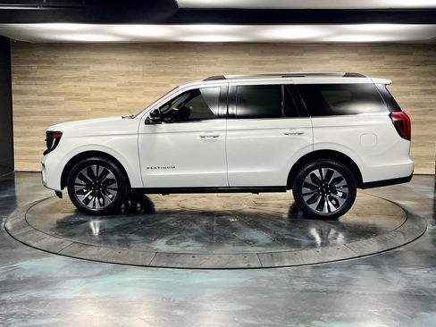 Used 2025 Ford Expedition Platinum w/ Driver's Package AWD/4WD image 26