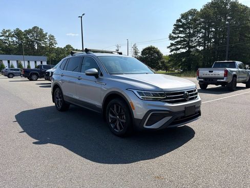 Used 2023 Volkswagen Tiguan SE FWD image 4