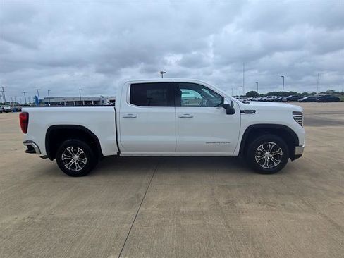 Used 2025 GMC Sierra 1500 SLT image 4