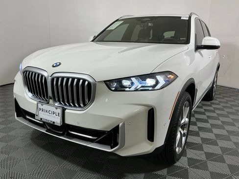 Used 2024 BMW X5 xDrive40i w/ Premium Package AWD/4WD image 2