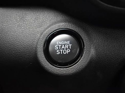 Used 2025 Hyundai Venue SEL image 30