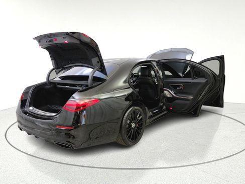 Used 2022 Mercedes-Benz S 500 4MATIC w/ AMG Line Package image 14