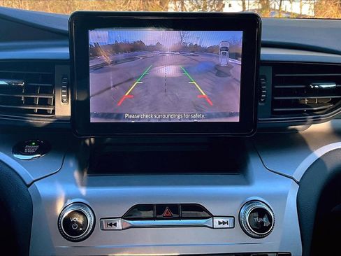 Used 2021 Ford Explorer XLT w/ Class III Trailer Tow Package image 13