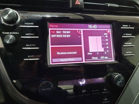 Used 2020 Toyota Camry SE image 30